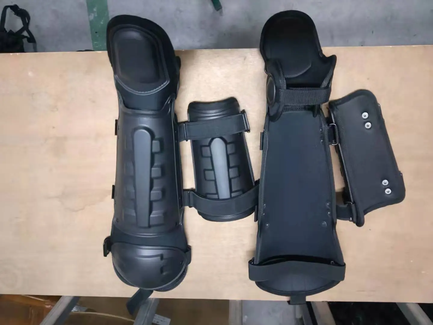 https://site_d704e331-3ad1-43d3-86a5-c84a1453be4f/ht-01-police-protection-leg-protector-product/