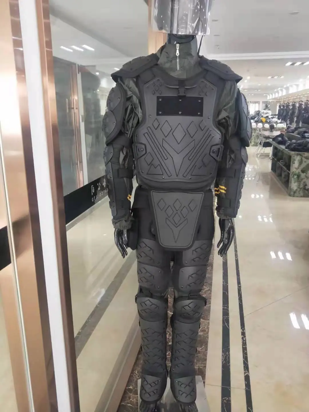 https://site_d704e331-3ad1-43d3-86a5-c84a1453be4f/fbf-13b-customized-new-plastic-shell-anti-riot-suit-product/